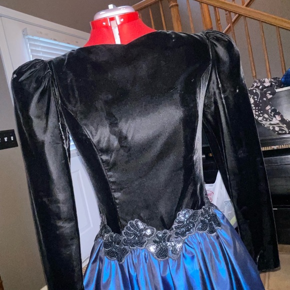 Gorgeous Midnight Blue & Black Vintage 80’s 90’s Prom Dress in good condition! - Picture 3 of 15